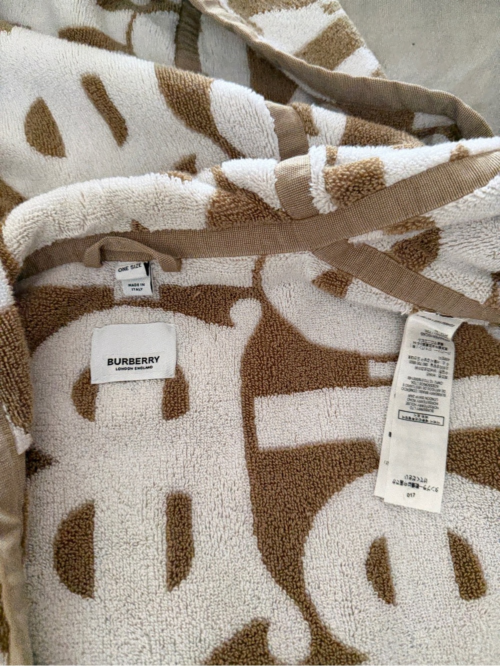 Burberry Hooded TB Logo Cotton Terry Cloth Shower/Beach Cape White/Beige sz OSFA - Picture 3 of 5